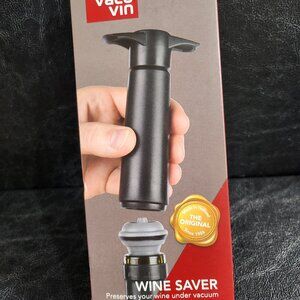 Vacu Vin Wine Saver Pump and Wine Pressurizer with Stoppers. NIB